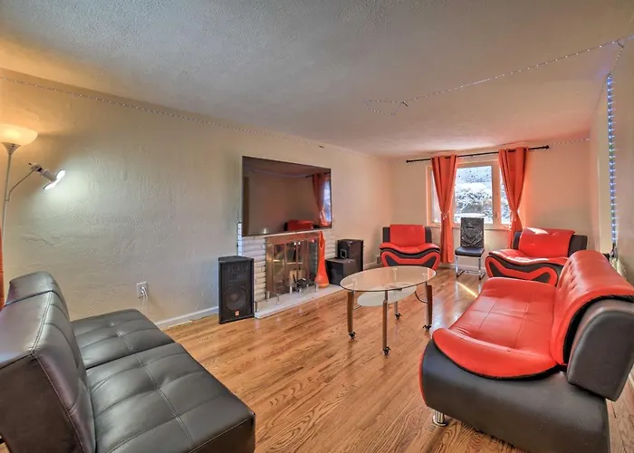 Cute Home With Patio About 7 Mi To Dtwn Pittsburgh